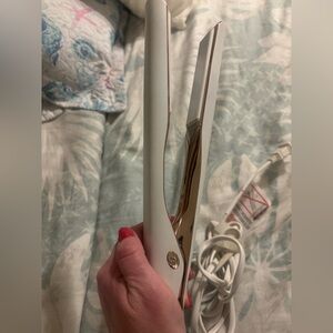 T3 Smooth ID 1” Digital Ceramic Flat Iron with Smart Heat